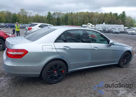 2013 Mercedes-Benz E 350 4Matic z USA, uszkodzony, nr VIN WDDHF8JB6DA663482